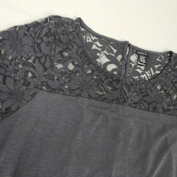 Torrid Grey Floral Design Short Sleeve Blouse - Picture 2 of 6